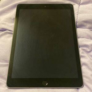 Selling an Ipad 5th generation, 2017-1822 model. Charger if needed, Cheap price!